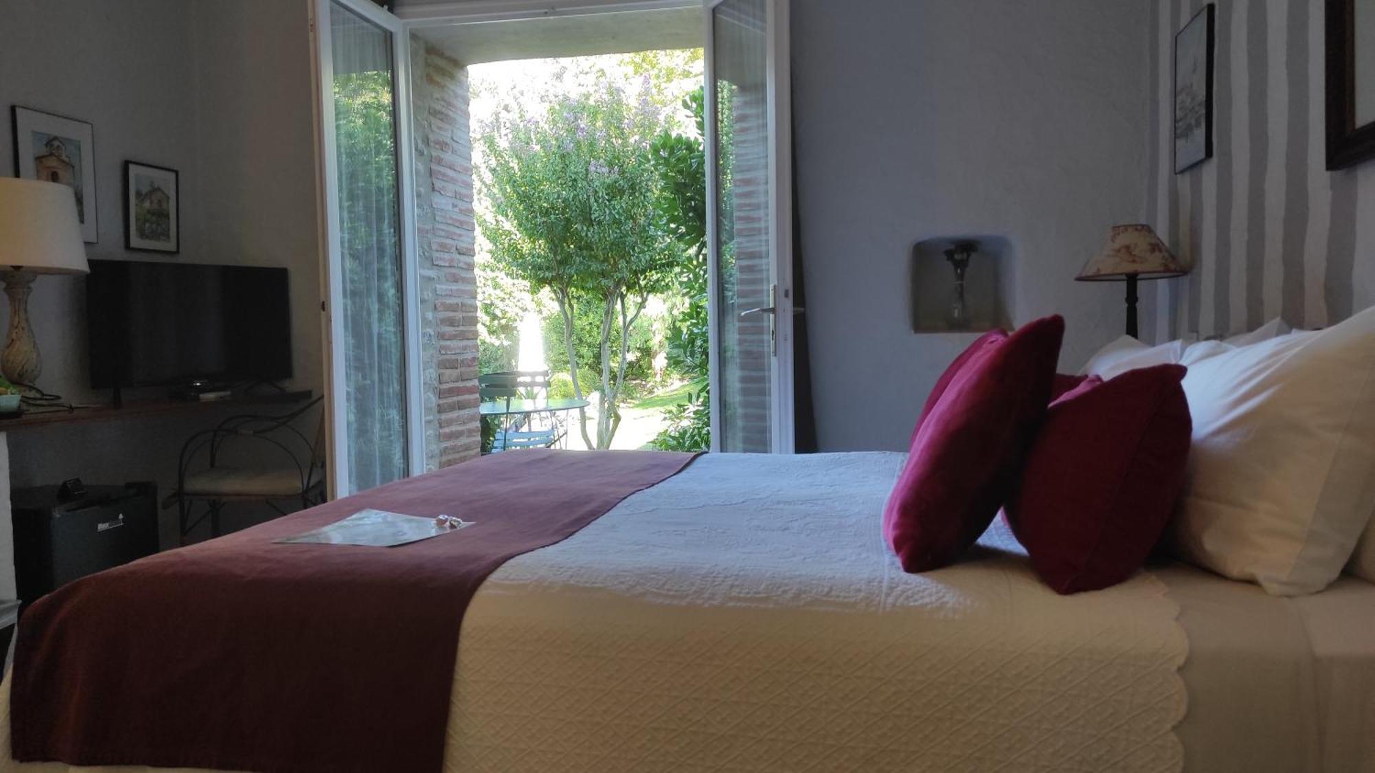 Hotel Le Mas Trilles Сере Экстерьер фото